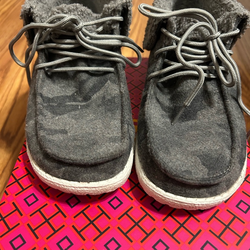 Gypsy Jazz Gray Fleece-Lined Shoes